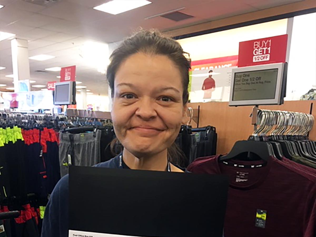 Gina Foor Receives Bravo Award at Kohl’s in Defiance, OH