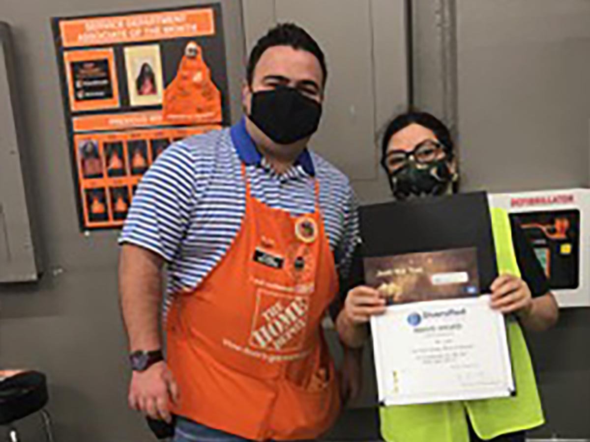 Maria López Receives Bravo Award for Outstanding Service